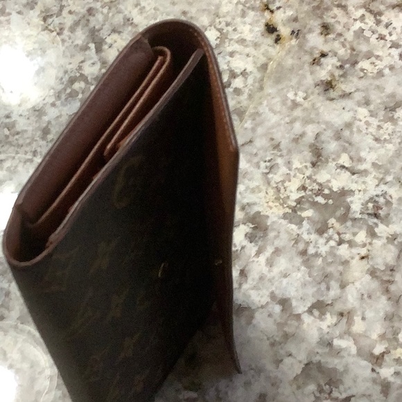 Authentic Louis Vuitton wallet - Picture 10 of 16